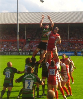 Glos and Northampton battle it out in the lineout